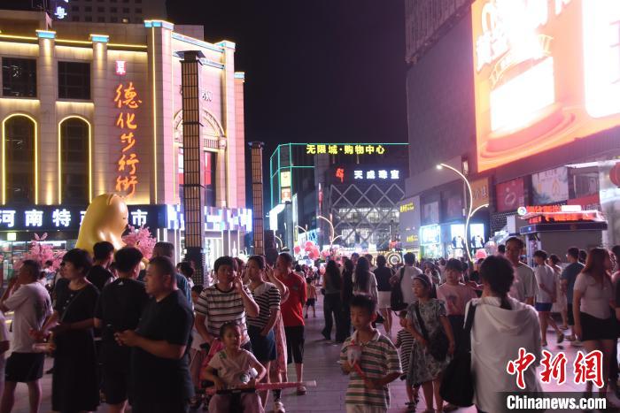 河南多地文旅催热“夜经济”